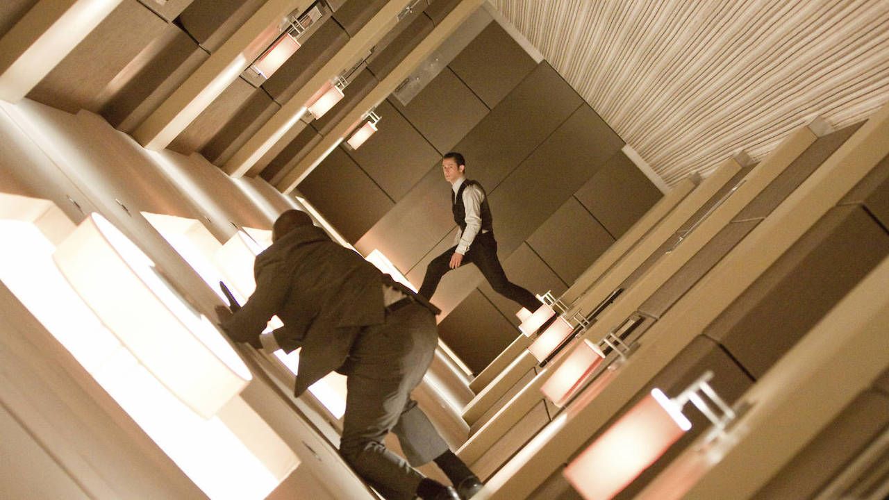 Joseph Gordon-Levitt se bat dans un couloir sens dessus dessous.